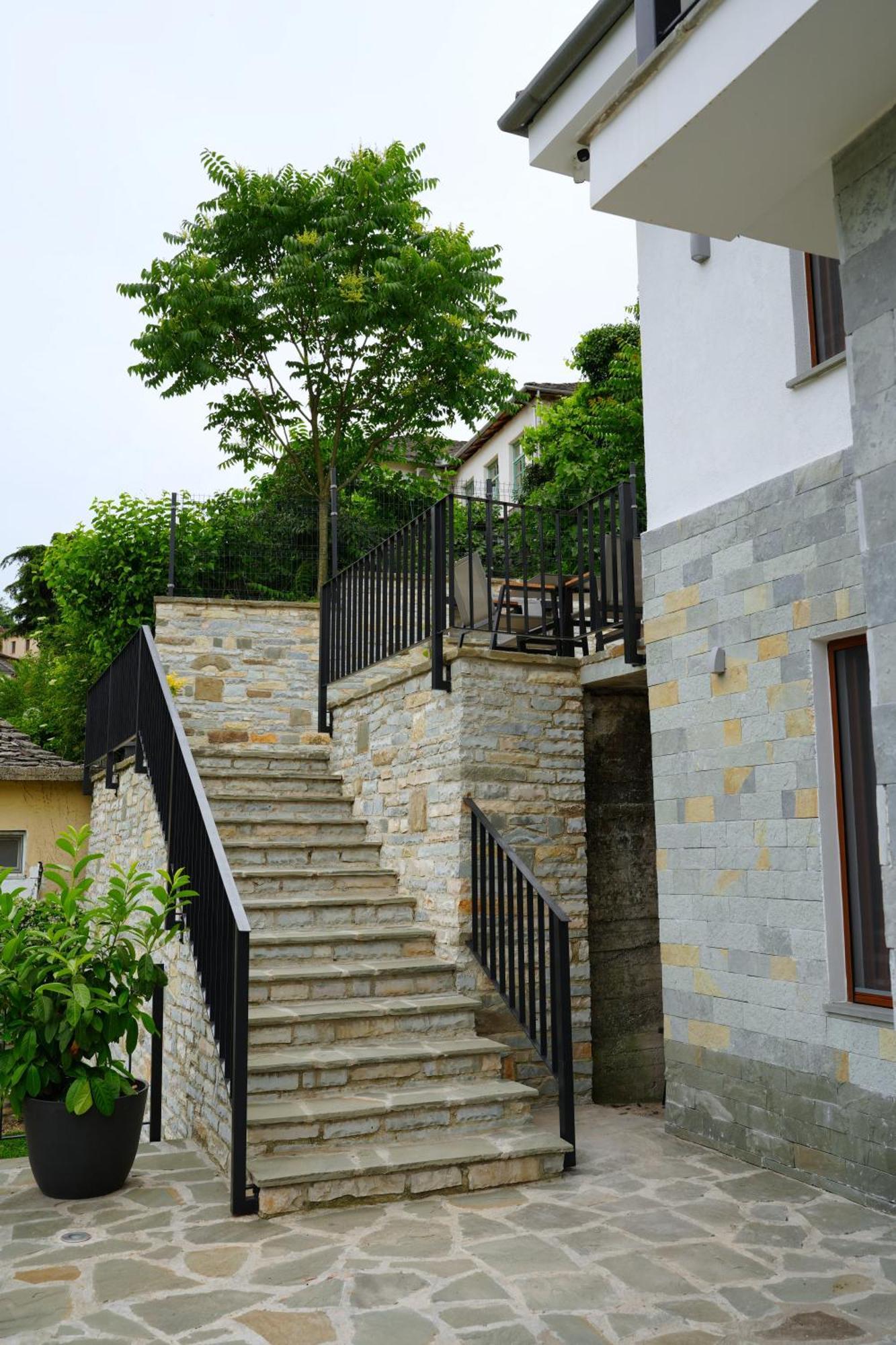 Castlefront Villa Gjirokastër 외부 사진